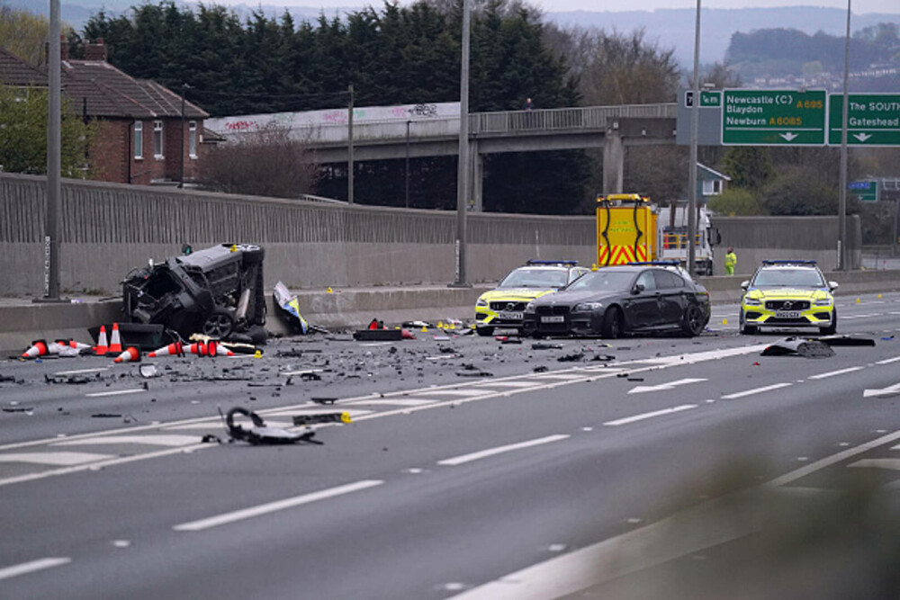 Accident devastator. Șapte polițiști la spital și 5 autospeciale făcute praf după ce au încercat să oprească un BMW, în UK - Imaginea 17