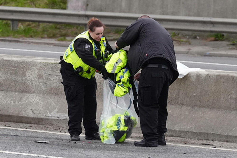 Accident devastator. Șapte polițiști la spital și 5 autospeciale făcute praf după ce au încercat să oprească un BMW, în UK - Imaginea 23