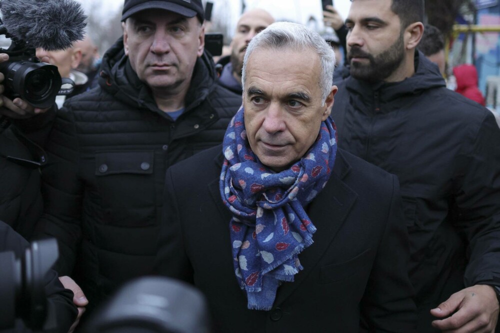 FOTO. Călin Georgescu a mers să voteze simbolic la Mogoșoaia, deși alegerile prezidenţiale au fost anulate vineri de CCR - Imaginea 6