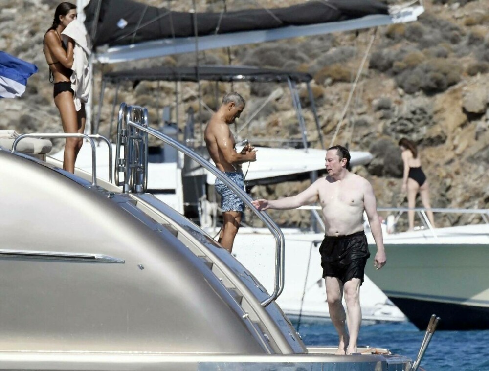 Reacții inedite, după ce Elon Musk a apărut la bustul gol în Mykonos. „Ar trebui să-mi dau jos cămașa mai des” | FOTO - Imaginea 2