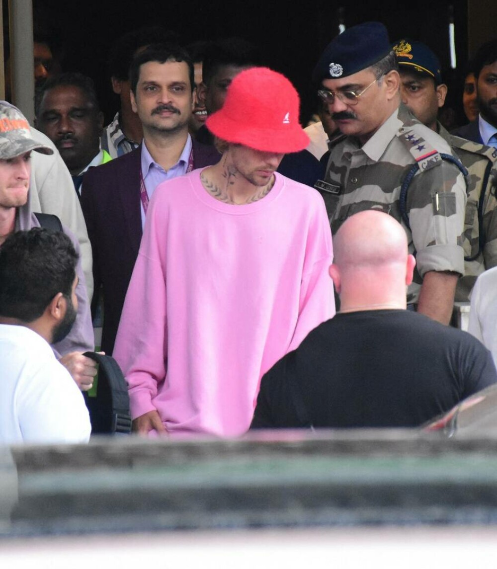 Fanii au făcut glume pe seama lui Justin Bieber după ce l-au văzut cum a apărut la festivalul Coachella. FOTO&VIDEO - Imaginea 38