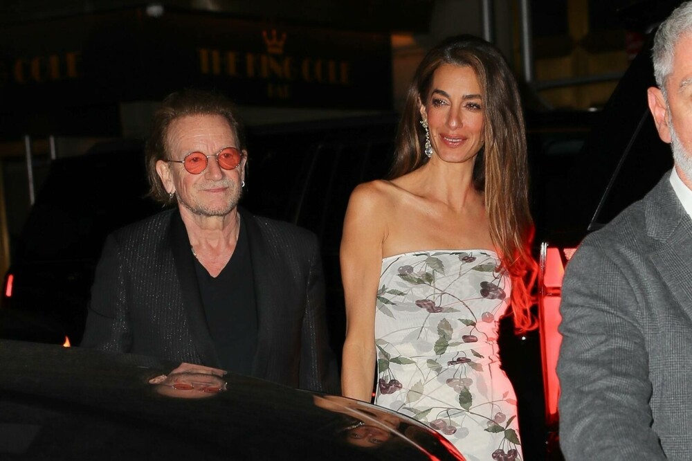 Amal Clooney, apariție plină de eleganță la cină alături de George Clooney, Bono și soția lui. FOTO - Imaginea 2