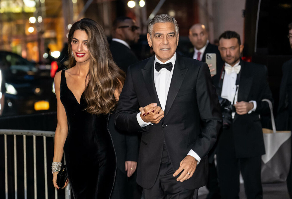 Amal Clooney, apariție plină de eleganță la cină alături de George Clooney, Bono și soția lui. FOTO - Imaginea 33