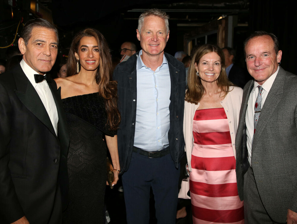 Amal Clooney, apariție plină de eleganță la cină alături de George Clooney, Bono și soția lui. FOTO - Imaginea 35