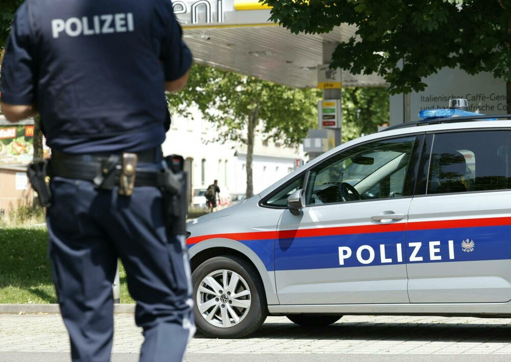 Atac armat la o şcoală din Austria: cel puţin 11 morţi şi mai mulţi răniţi. Făptaşul, un fost elev, s-a sinucis. FOTO & VIDEO - Imaginea 9