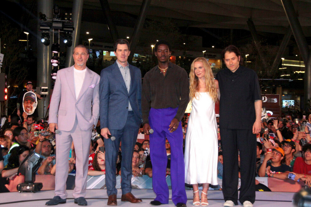 Brad Pitt a impresionat la premiera filmului „F1” cu noua tunsoare emblematică și un costum colorat. FOTO - Imaginea 24
