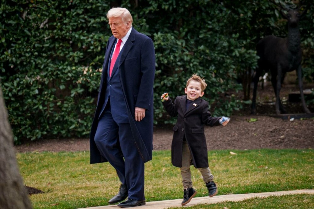 VIRAL. Președintele SUA, așa cum nu a mai fost văzut până acum. Galerie FOTO cu Donald Trump și fiul lui Elon Musk, Lil X - Imaginea 1