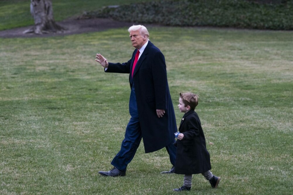 VIRAL. Președintele SUA, așa cum nu a mai fost văzut până acum. Galerie FOTO cu Donald Trump și fiul lui Elon Musk, Lil X - Imaginea 16