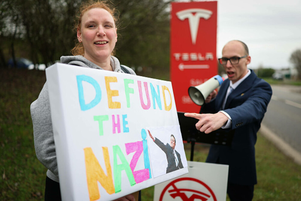 Proteste globale împotriva companiei Tesla. Boicotul companiei lui Elon Musk începe în Marea Britanie. FOTO - Imaginea 5
