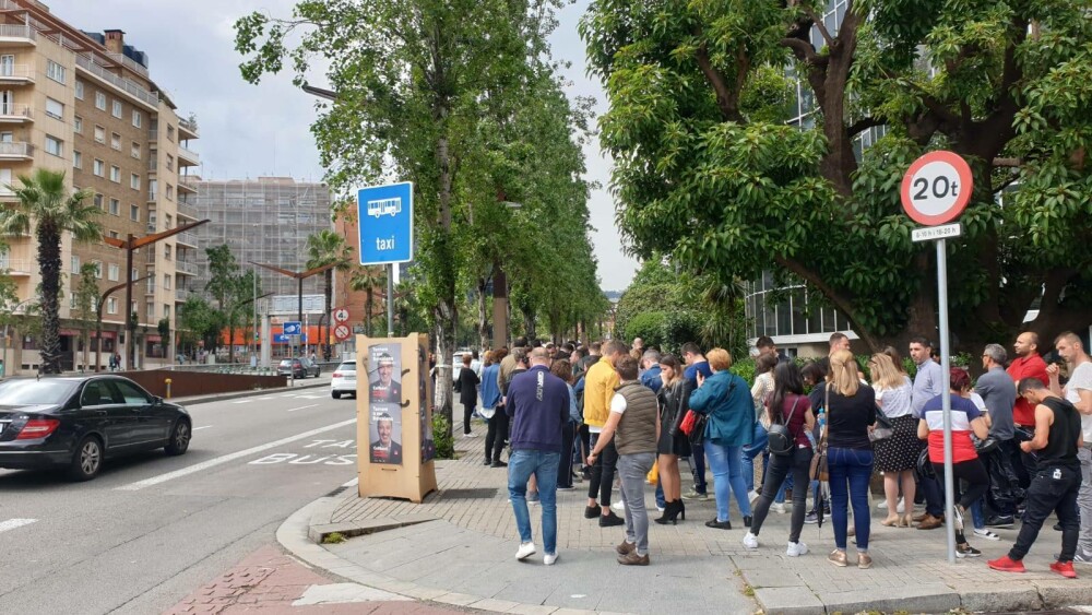 Românii au stat la cozi uriașe, la secţiile de votare din străinătate. GALERIE FOTO, VIDEO - Imaginea 42