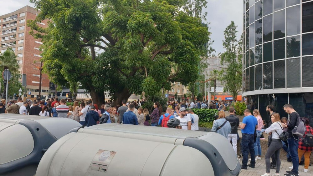Românii au stat la cozi uriașe, la secţiile de votare din străinătate. GALERIE FOTO, VIDEO - Imaginea 39