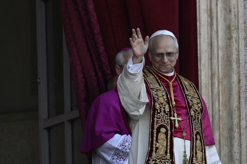 Primele cuvinte rostite de Papa Leon al XIV-lea, în fața mulțimii de la Vatican. „Pacea fie cu voi toţi”. VIDEO - Imaginea 12