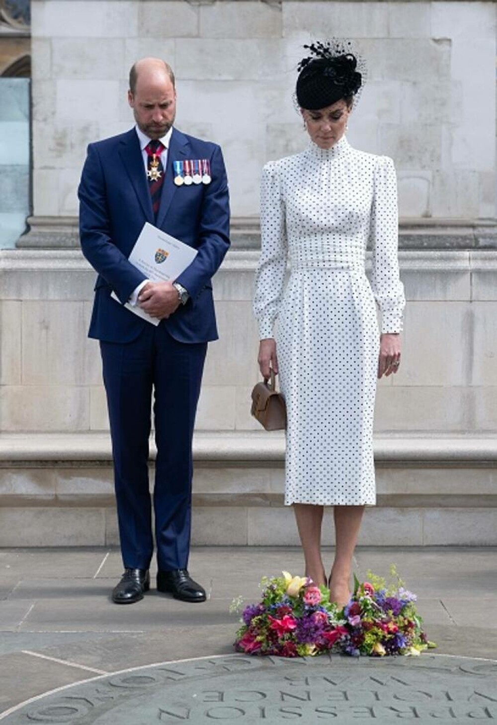 Prințesa Kate, apariție plină de eleganță alături de Familia Regală la ceremonia de Ziua Victoriei în Europa. GALERIE FOTO - Imaginea 7