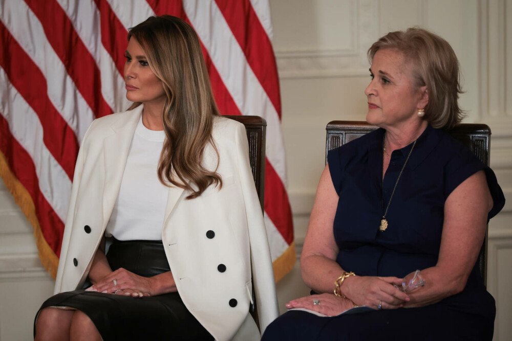 Melania Trump, apariție plină de eleganță la Casa Albă. Prima doamnă a elogiat-o pe Barbara Bush. GALERIE FOTO - Imaginea 19