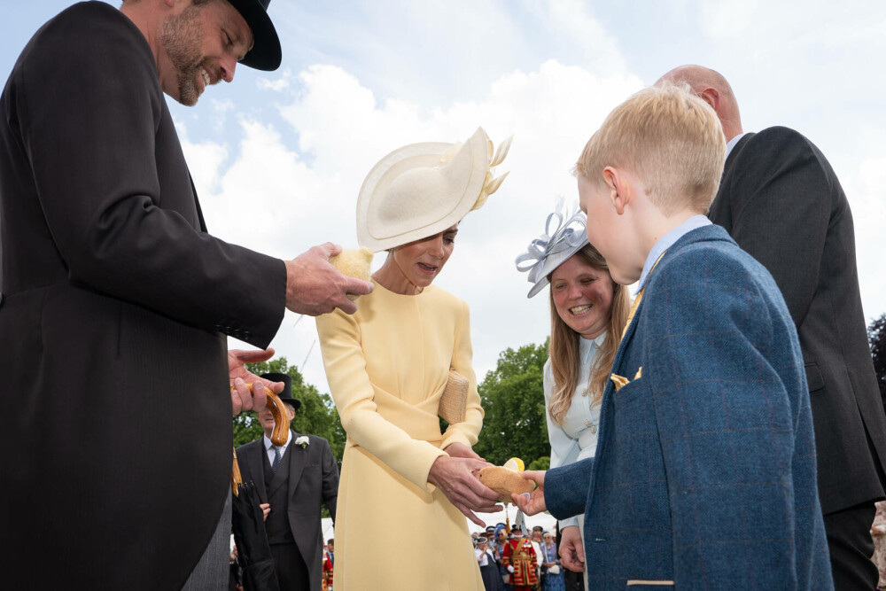 Prințesa Kate, apariție plină de eleganță la petrecerea din grădina Palatului Buckingham după 2 ani de absență. GALERIE FOTO - Imaginea 10