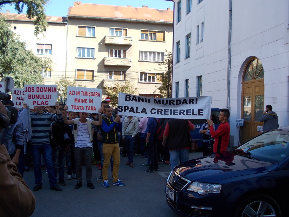Circul a luat sfarsit. La ce compromis au ajuns dascalii de la Colegiul Tehnic de Vest si primaria - Imaginea 3