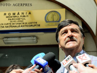 Fostul judecator al Curtii Constitutionale a Romaniei (CCR) Toni Grebla sustine o declaratie la iesirea din sediul DNA. FOTO AGERPRES