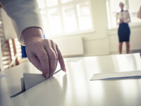 Mama primarului Constanţei ar fi încercat să introducă în urnă mai multe buletine de vot