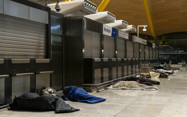 Imagini îngrijorătoare dintr-un aeroport din Spania Imagini îngrijorătoare dintr-un aeroport din Spania