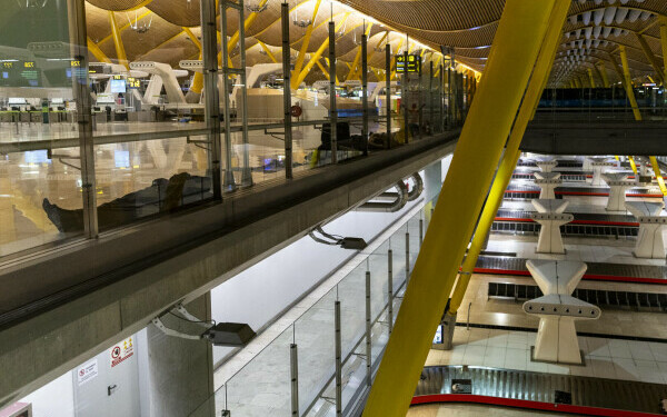 Imagini îngrijorătoare dintr-un aeroport din Spania Imagini îngrijorătoare dintr-un aeroport din Spania