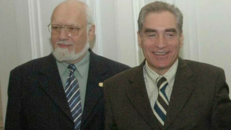 Gelu Voican Voiculescu, Petre Roman