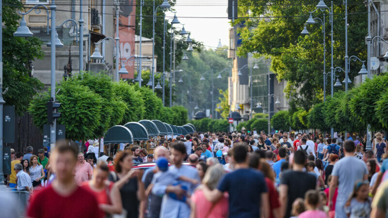 oameni pe strada, bucuresti