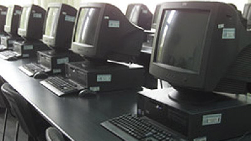 Aradenii pot sustine examenul pentru permis pe calculator